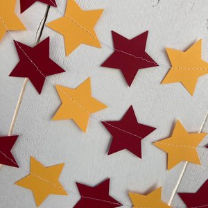 Maroon and Gold Star Garland, Burgundy and Gold Graduation Decoration, Minnesota Colors, Dorm Decor, Commencement Party Star Streamer