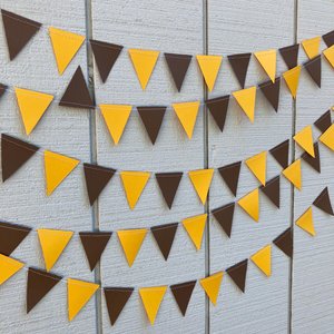 University of Wyoming graduation party garland, Brown and Gold triangle bunting, dorm decor, Bed Party Streamers, Valparaiso, Adelphi, Rowan