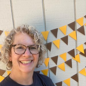 University of Wyoming graduation party garland, Brown and Gold triangle bunting, dorm decor, Bed Party Streamers, Valparaiso, Adelphi, Rowan