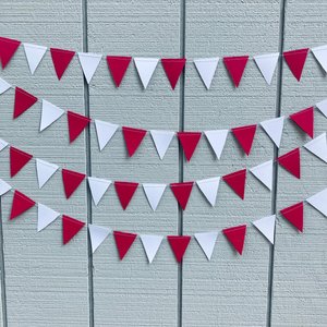 Illinois State University graduation party garland, Red and White Triangle Bunting, University dorm decor, Bed Party Streamers, Dorm Decor