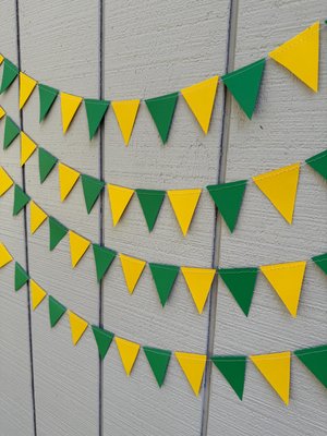 Green and Yellow Flag Pennant, Paper Graduation Party Garland, Dorm Decor, Back to School Party, University of Oregon, University of Vermont