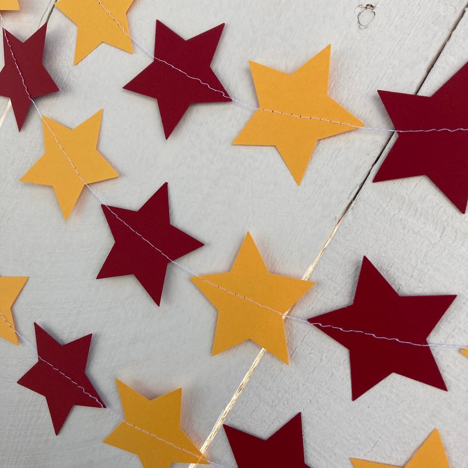 Maroon and Gold Star Garland, Burgundy and Gold Graduation Decoration, Minnesota Colors, Dorm Decor, Commencement Party Star Streamer