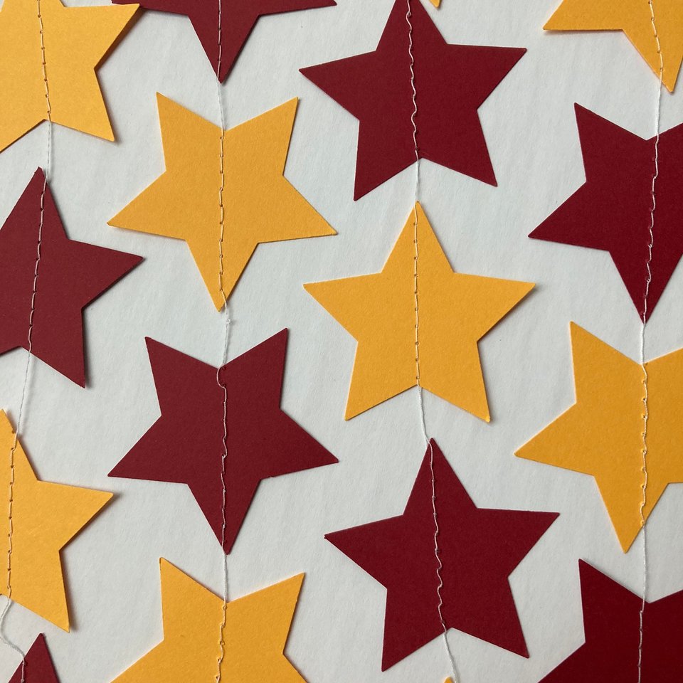 Maroon and Gold Star Garland, Burgundy and Gold Graduation Decoration, Minnesota Colors, Dorm Decor, Commencement Party Star Streamer