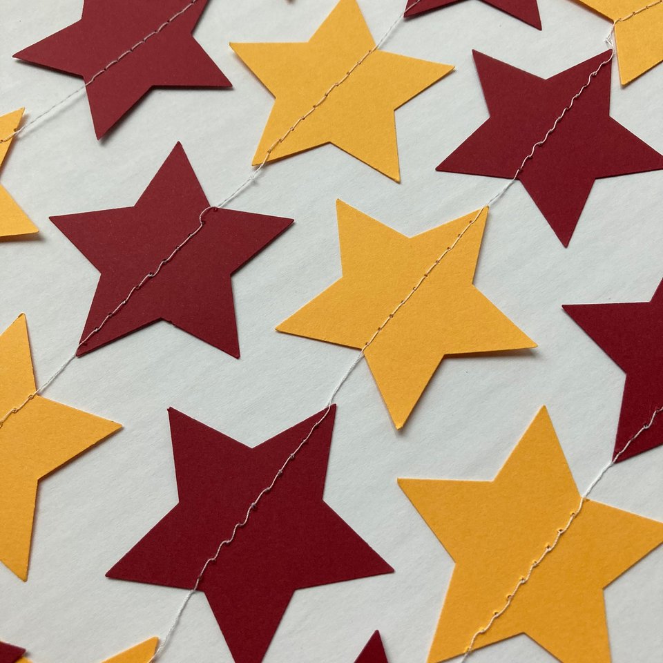 Maroon and Gold Star Garland, Burgundy and Gold Graduation Decoration, Minnesota Colors, Dorm Decor, Commencement Party Star Streamer