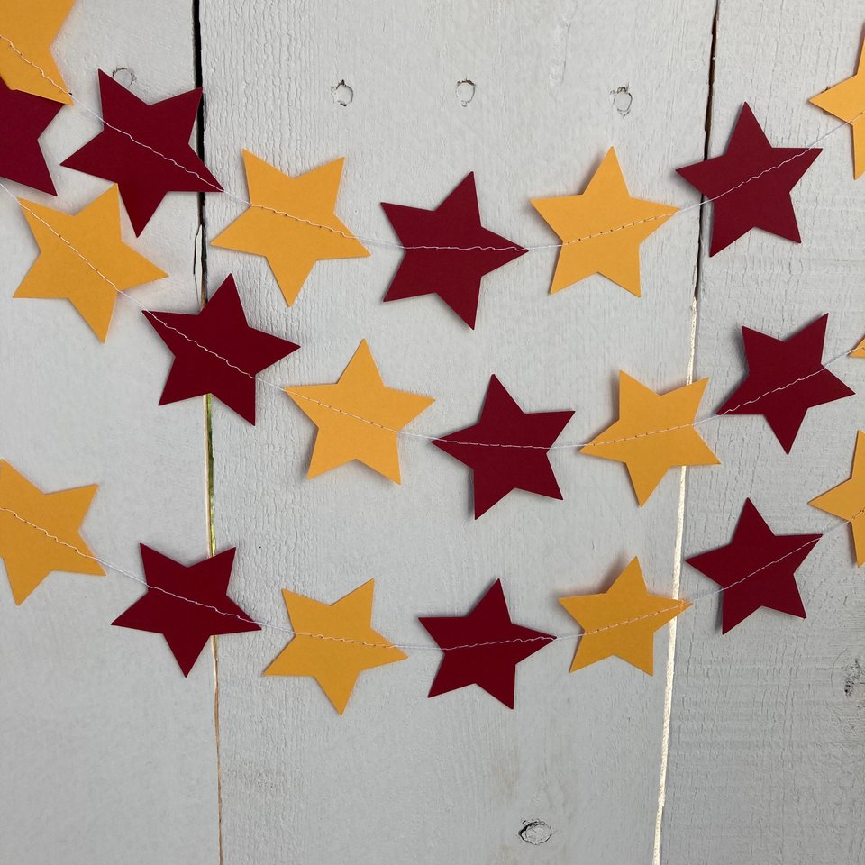 Maroon and Gold Star Garland, Burgundy and Gold Graduation Decoration, Minnesota Colors, Dorm Decor, Commencement Party Star Streamer