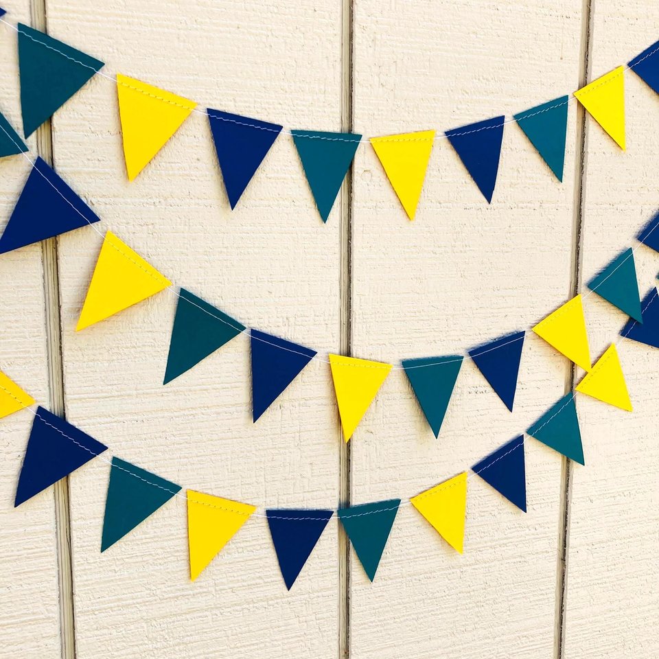 UNC Wilmington graduation party garland, Navy Teal yellow Triangle Bunting, University dorm decor, Bed Party Streamers, UNCW party backdrop