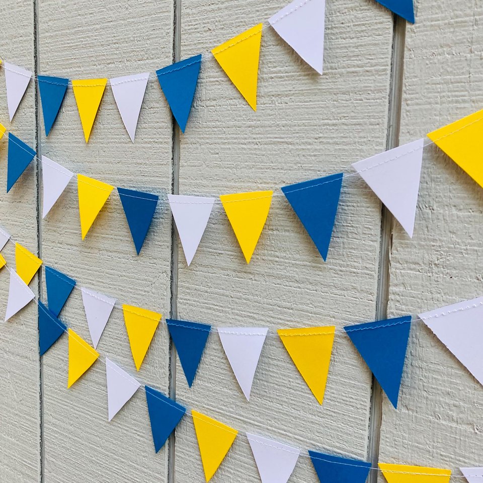 UCLA graduation party garland, blue and yellow Triangle Bunting, dorm decor, Bed Party Streamers, University of California backdrop, pennant