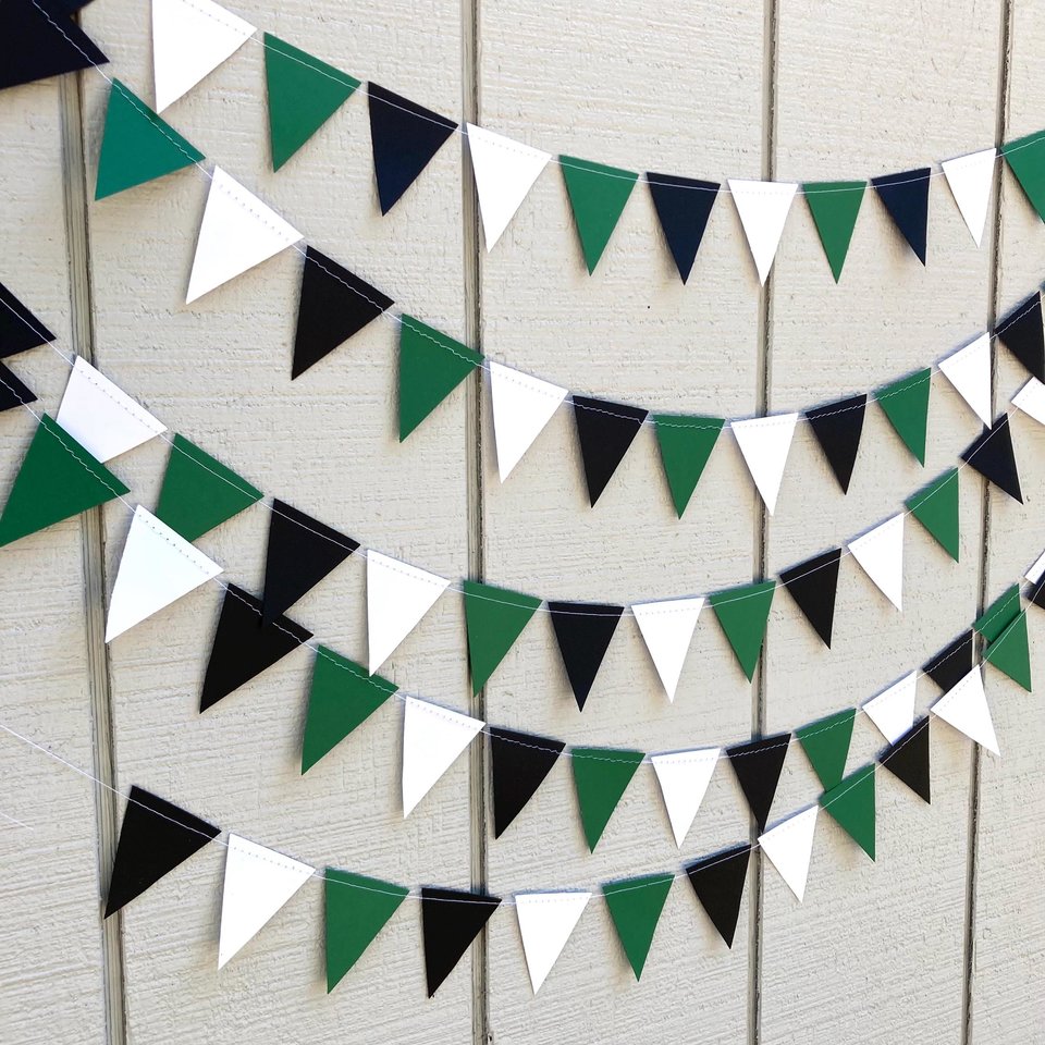 University of Hawaii graduation party garland, Triangle Bunting, Michigan State graduation, Bed Party Streamers, dorm decor, party backdrop