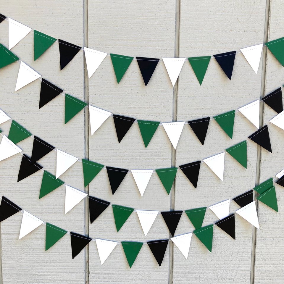 University of Hawaii graduation party garland, Triangle Bunting, Michigan State graduation, Bed Party Streamers, dorm decor, party backdrop