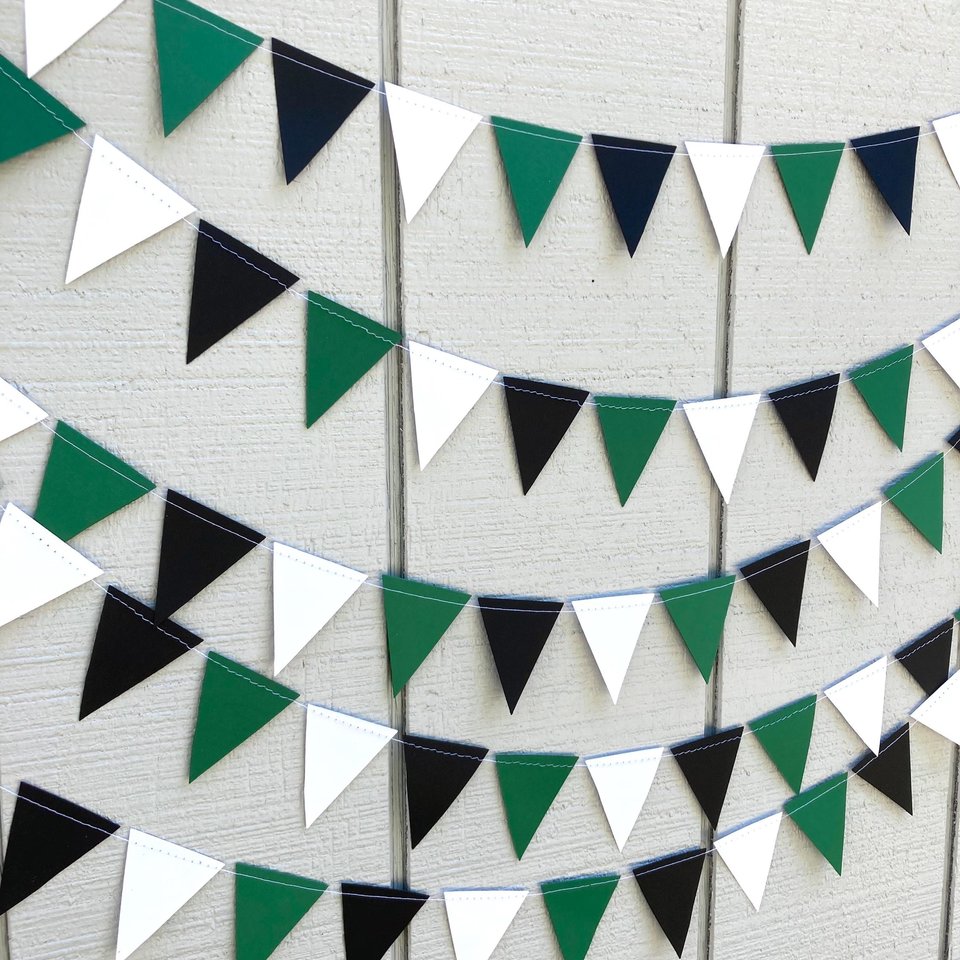 University of Hawaii graduation party garland, Triangle Bunting, Michigan State graduation, Bed Party Streamers, dorm decor, party backdrop