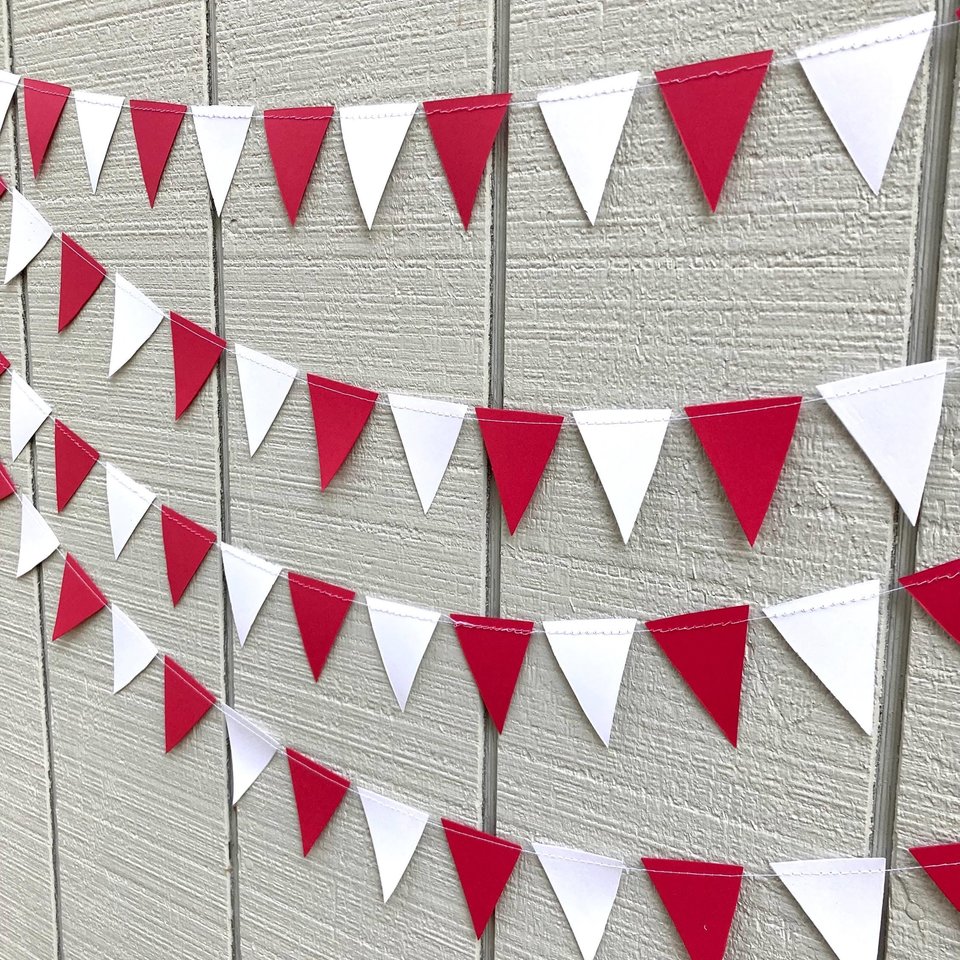 Illinois State University graduation party garland, Red and White Triangle Bunting, University dorm decor, Bed Party Streamers, Dorm Decor