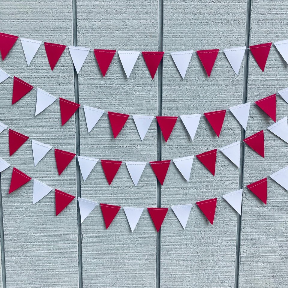 Illinois State University graduation party garland, Red and White Triangle Bunting, University dorm decor, Bed Party Streamers, Dorm Decor