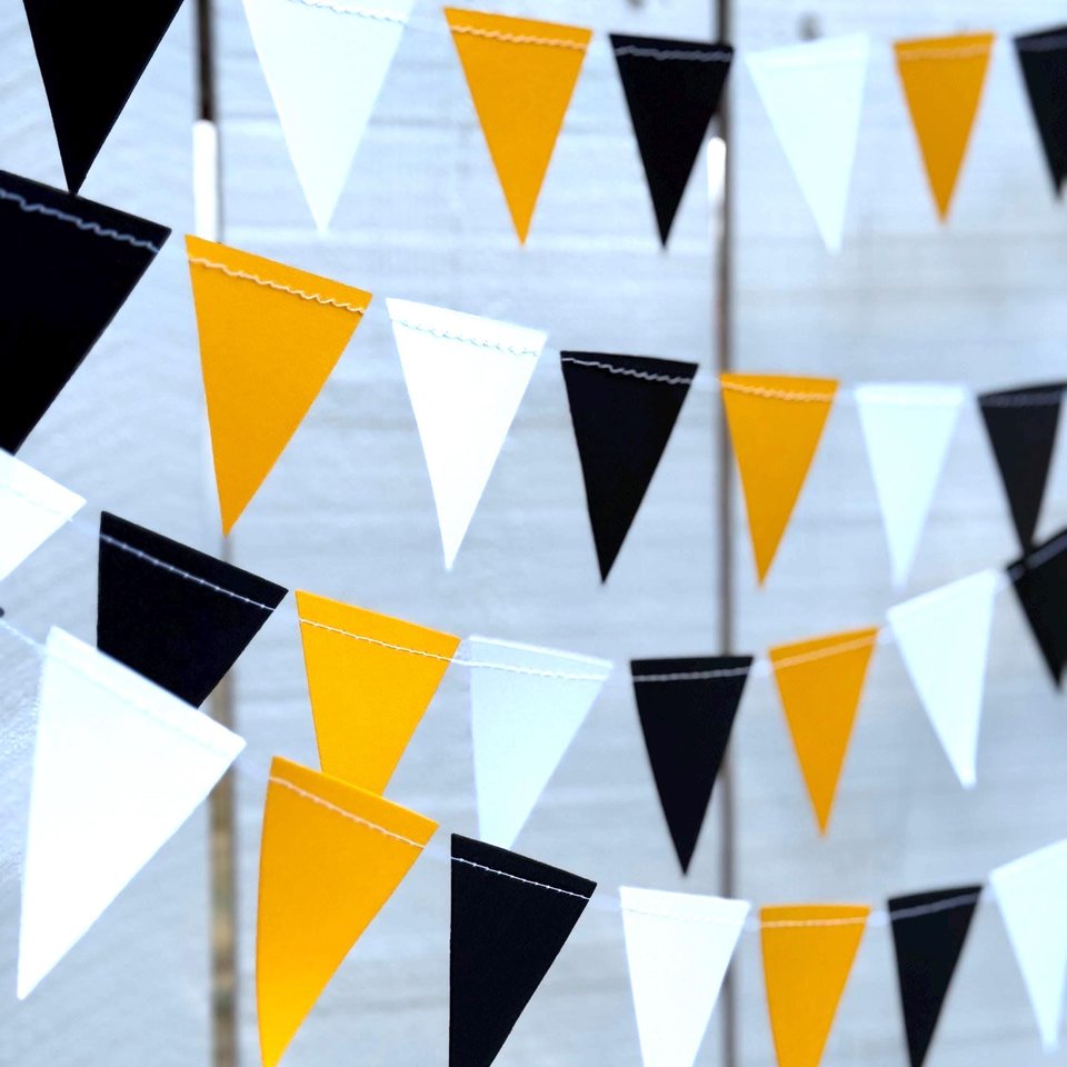 Black and Gold Back to School Party Garland, UCF dorm decor, Cal State Long Beach Streamers, University of Iowa, Black and Yellow Bunting