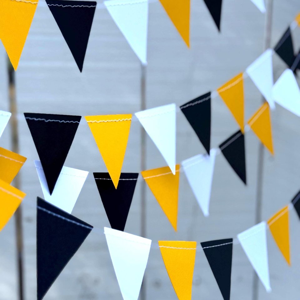 Black and Gold Back to School Party Garland, UCF dorm decor, Cal State Long Beach Streamers, University of Iowa, Black and Yellow Bunting