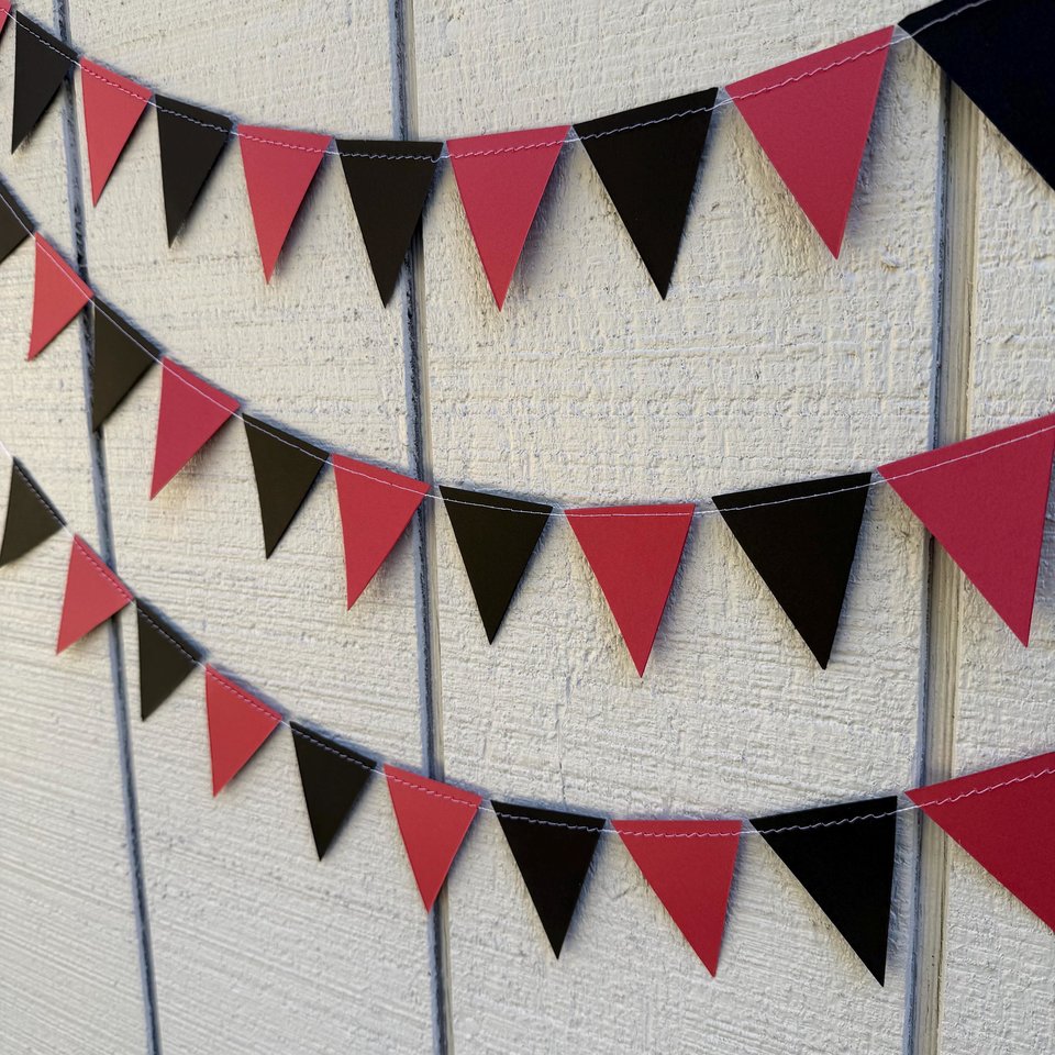 University of South Carolina Graduation Garland, Black and Garnet Red Pennant Flags, Graduation Decoration, Bed Party, Decision Day Streamer