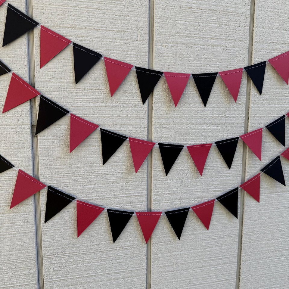 University of South Carolina Graduation Garland, Black and Garnet Red Pennant Flags, Graduation Decoration, Bed Party, Decision Day Streamer