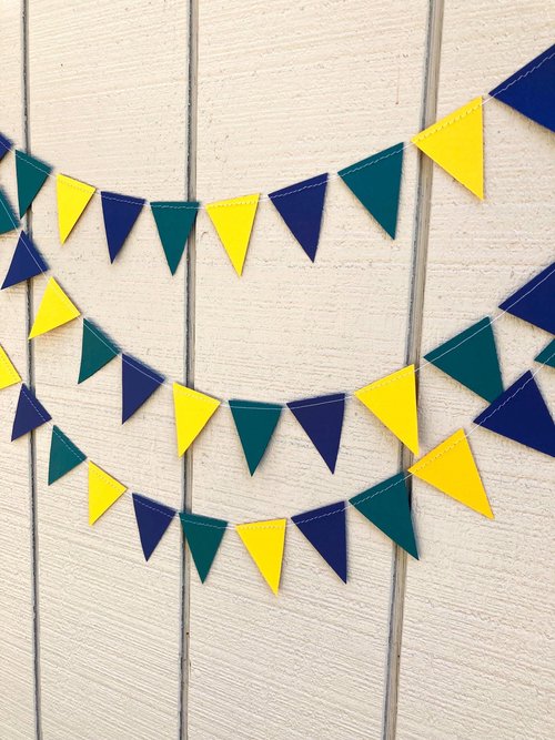 UNCW Decision Day Celebrations, UNC Wilmington bed party decoration, Navy Teal yellow Triangle Bunting, dorm Streamers, UNCW party backdrop